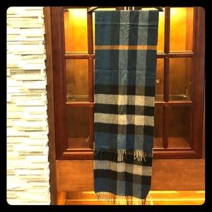 Burberry Classic Cashmere Scarf in Check